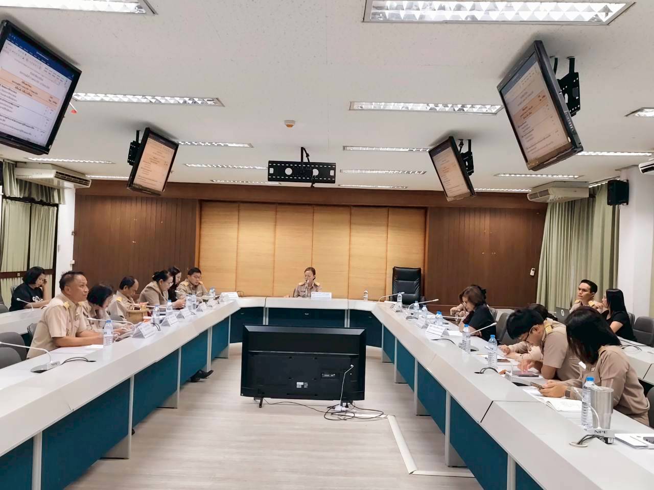 พช.ชุมแพ : ร่วมประชุมยกร่างตัวชี้วัดและค่าเป้าหมายการประเมินผลการปฏิบัติราชการสำนักงานพัฒนาชุมชนอำเภอ รอบการประเมินที่ 2 ปีงบประมาณ พ.ศ. 2569