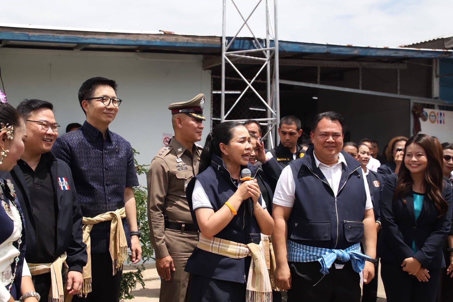 พช.ชุมแพ: ร่วมลงพื้นที่ตรวจเยี่ยมการดำเนินงานของ “กองทุนหมู่บ้านโนนสะอาด” ต้นแบบชุมชนเข้มแข็ง อนุมัติงบ SML Plus 4 แสนบาท ยกระดับโรงน้ำดื่มประชารัฐและลานอเนกประสงค์