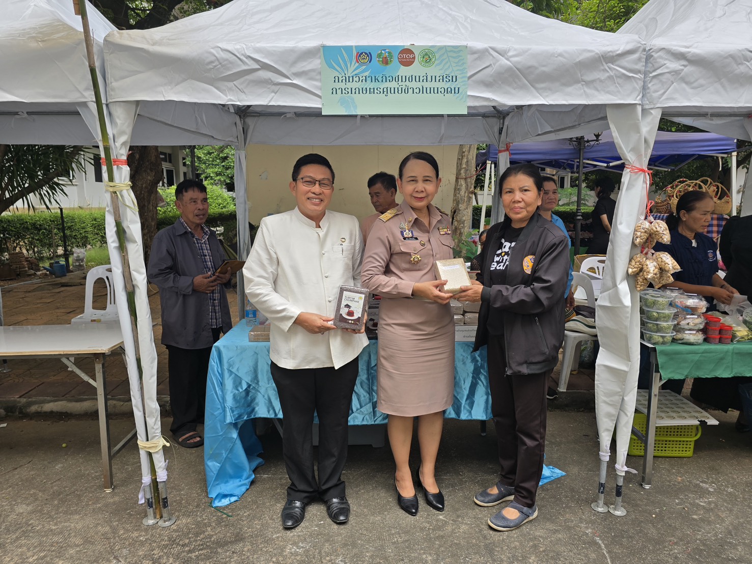 พช.ชุมแพ : ร่วมกิจกรรมเชื่อมโยงช่องทางการตลาดในการสร้างรายได้จากกิจการอาหารปลอดภัย