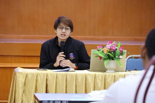 พช.ชุมแพ : ร่วมเป็นวิทยากรถ่ายทอดองค์ความรู้การเพิ่มมูลค่าสินค้ากลุ่มอาชีพชุมชน หนุนเทศบาลเมืองชุมแพพัฒนาถนนคนเดินเมืองชุมแพ